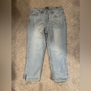 Light wash capri pants